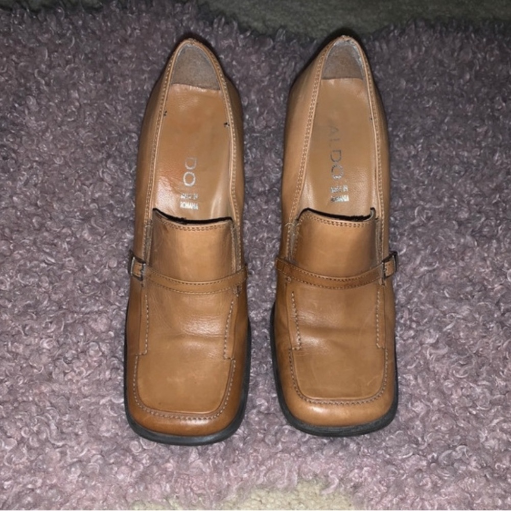 *like new* Womens Aldo Heeled shoe size 9